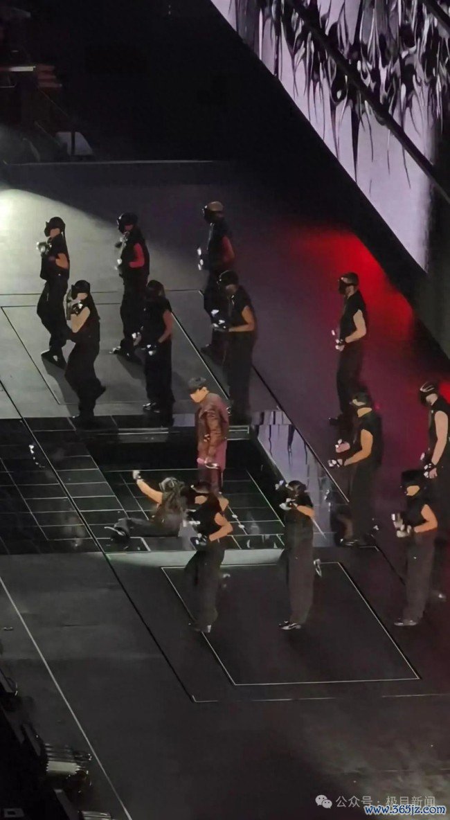 林俊杰演唱会突发只怕 中断演唱