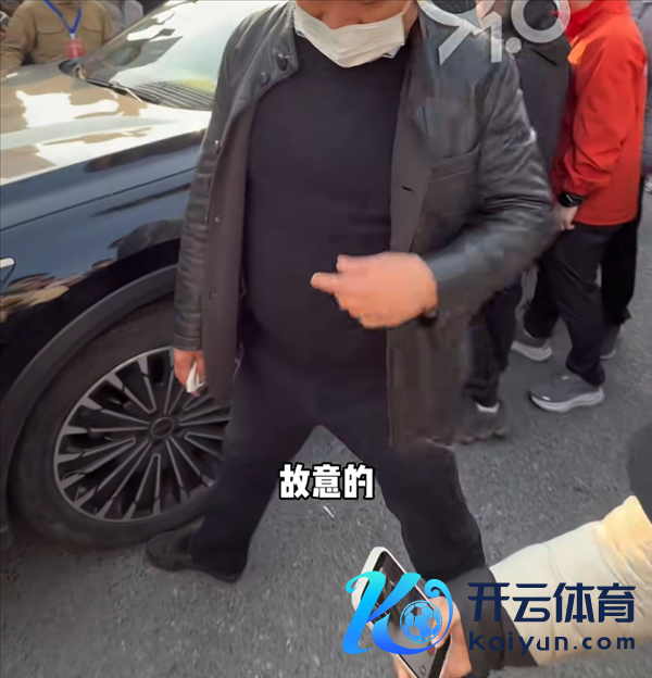 杭州315问题车伸开幕：为拦车主维权 车企东说念主员脚伸轮胎下碰瓷车主